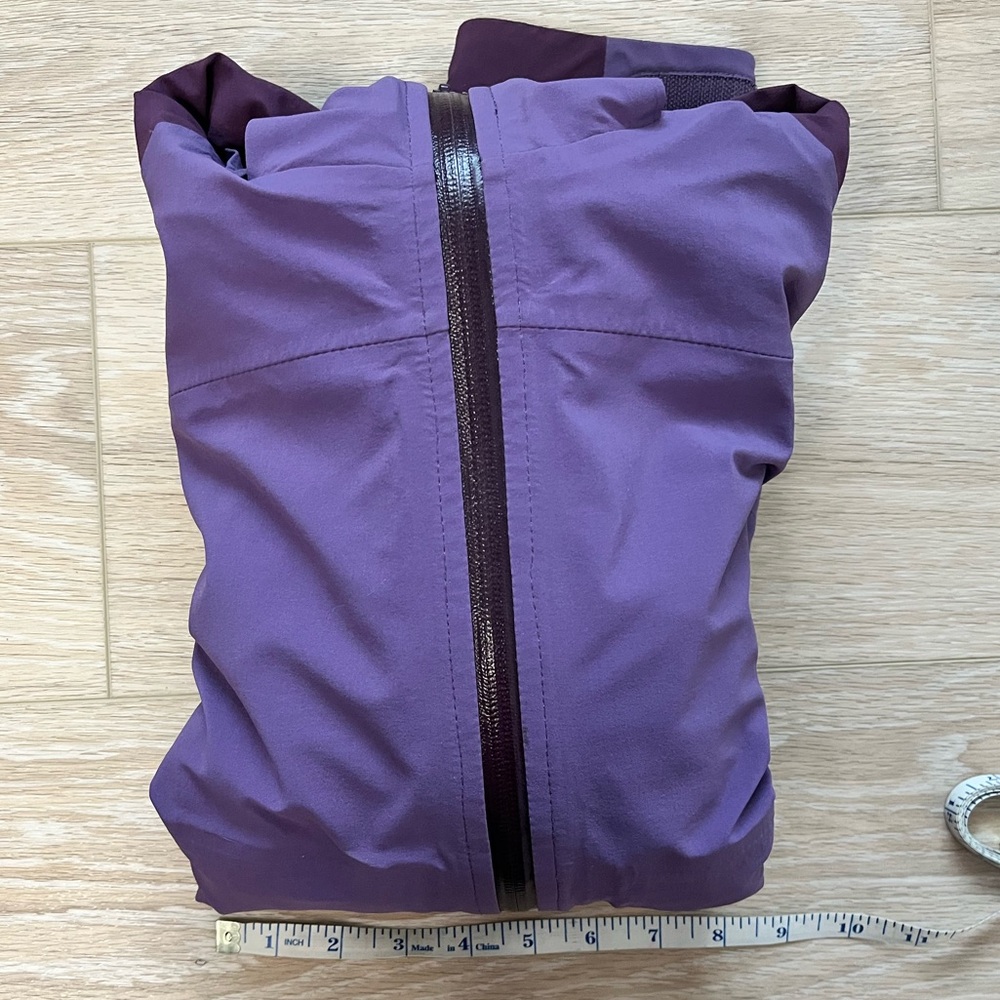 L.L. Bean Women's Gortex Rain Jacket - Picture 7 of 11